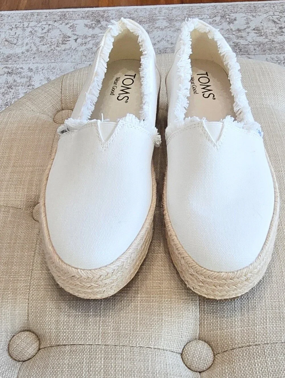 Toms white canvas